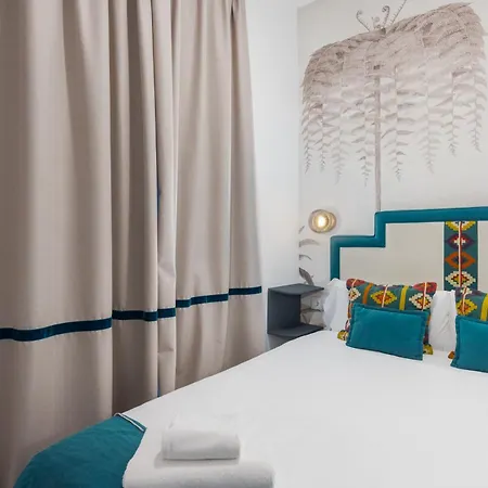 Otel De Venerables *